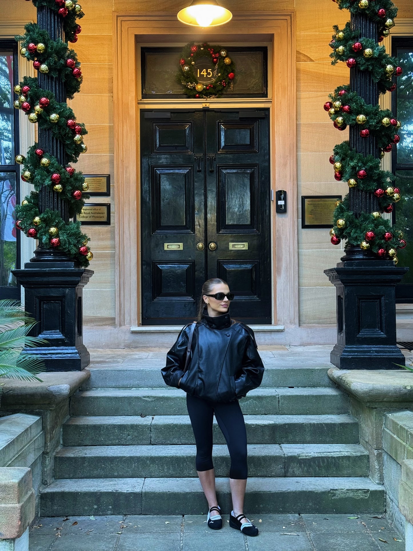 The Silhouette Collection Capri Leggings: Black